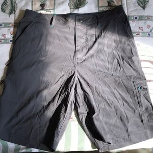 Gray mens fabletics “Powell” cargo shorts NWT